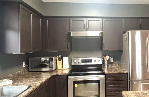 Niagara Falls House | Walk to Convention Centre, Restaurants, Falls! 3BR