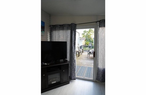 Sherkston Cottage | Walk to the beach - Pet Friendly Quarry View Cottage at Sherkston Shores Resort