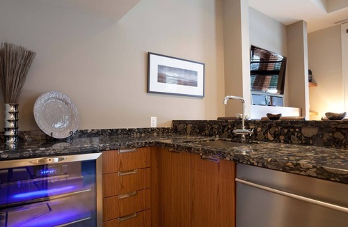 Whistler Condo | Walk to village retreat w/hot tub & AC