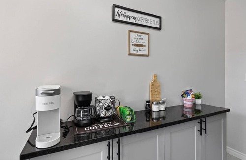Walkerville Apartment | Walkerville 1BR Suite + Office | Near Casino & Ford