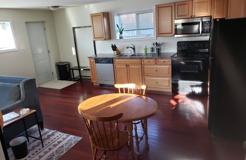 Grande Prairie House | Walkout Garden 1-bedroom in Grande Prairie AC, WiFi, laundry, parking space