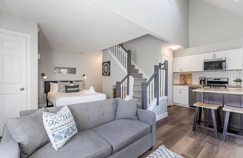 Craigleith Apartment | Wanderer Way Loft - Shuttle, Pool & Trails