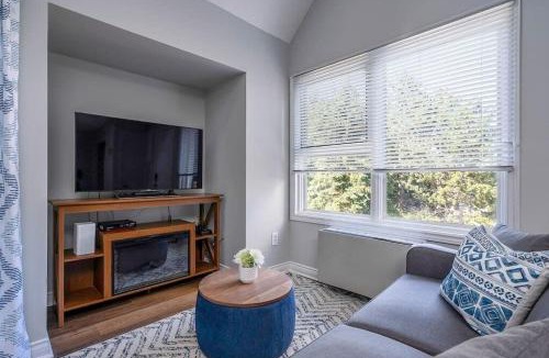 Craigleith Apartment | Wanderer Way Loft Ski-In Ski-Out - Pool & Hot Tub