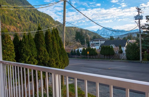 Harrison Hot Springs Apartment | Wanderlust | Studio Suite with Private Patio