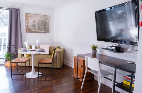 Harrison Hot Springs Apartment | Wanderlust | Studio Suite with Private Patio