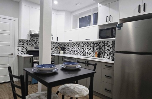 Cochrane Apartment | Wanders Den Spacious and cozy 1 Bedroom suites close to Canmore, Banff& Calgary