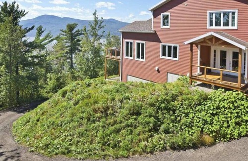 Baie-St-Paul House | Warm and modern residence ideally located