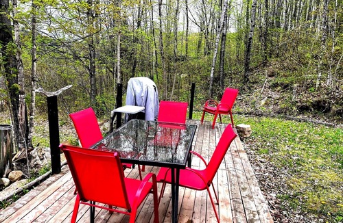 Notre-Dame-de-Pontmain Ski Chalet | ✨Waterfront Cottage with Dock, Canoe, Firepit, Sleeps 8!✨