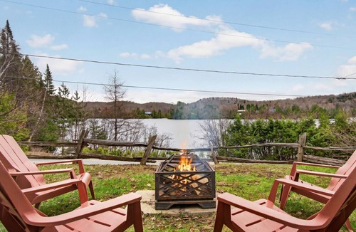St-Adolphe-d'Howard Ski Chalet | Waterfront cottage for 6 with private dock & kayak