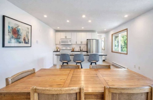 Halfmoon Bay House | *WATERfront 2 bed 2 bath Oasis* Sleeps 6!
