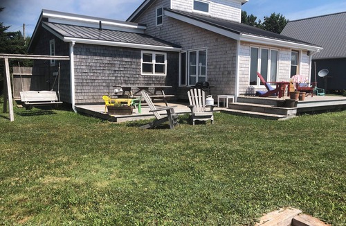 Fernwood Cottage | Waterfront Beach House!
