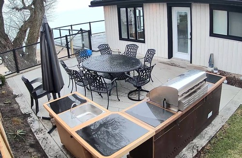 Selkirk House | Waterfront Beach House - Deck, BBQ & Private Beach