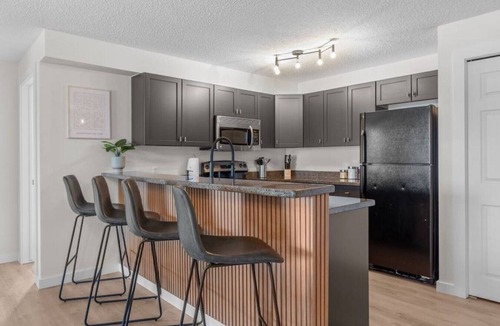 Invermere Apartment | Waterfront Bliss | Lakeview | Pool | Hot Tub | Gym