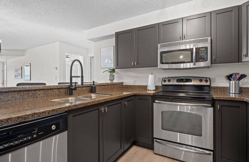 Invermere Apartment | Waterfront Bliss | Lakeview | Pool | Hot Tub | Gym
