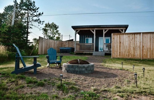 Sainte-Anne-de-Kent Apartment | Waterfront Seacan Retreat w/Hot Tub