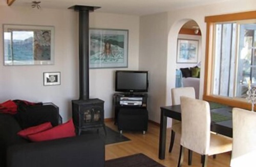 Cortes Island Cottage | Waterfront Cottage Near Hollyhock
