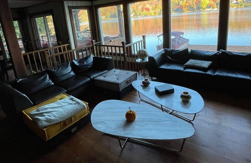 Saint-Hippolyte Ski Chalet | Waterfront cottage 1 hour from Montreal