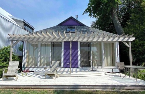 Wellington Cottage | Waterfront cottage in the heart of Wellington