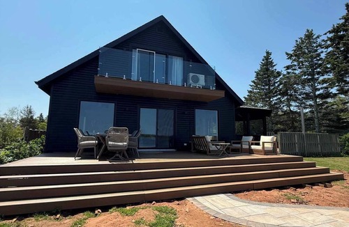 Corran Ban House | Waterfront Cottage with Pool, 20 min from town