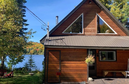 L'Ascension Ski Chalet | Waterfront cottage