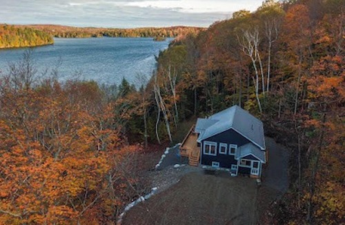 North Frontenac Cottage | Waterfront Cottage in the Woods/5bedrooms large Dock