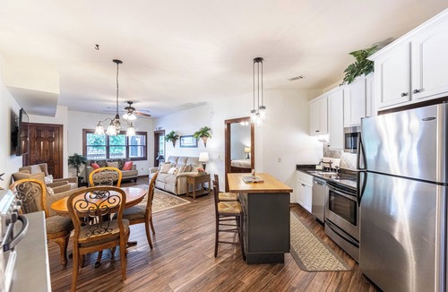 Eatonton Villa | Waterfront Cuscowilla Villa Suites on Lake Oconee with assigned Boat slip