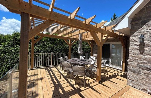 Grey Highlands Cottage | Waterfront Escape on Lake Eugenia · Sleeps 10
