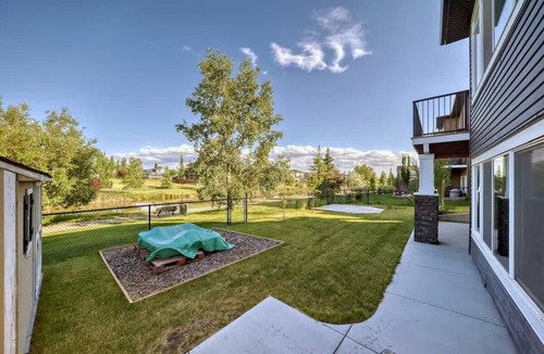 Airdrie House | Waterfront, Fireplace, 90 min Banff, Latte, AC