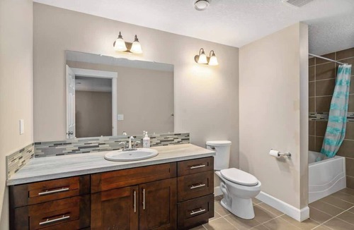 Airdrie House | Waterfront, Fireplace, 90 min Banff, AC