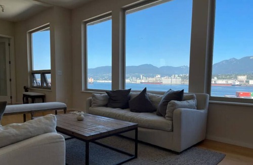 Hastings House | Waterfront home close to downtown
