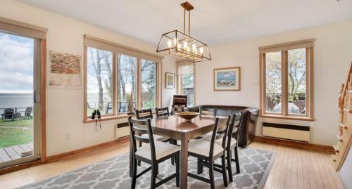 Saint-Jean-de-l'lle-d'Orleans Ski Chalet | Waterfront house