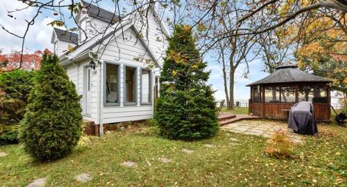 Saint-Jean-de-l'lle-d'Orleans Ski Chalet | Waterfront house