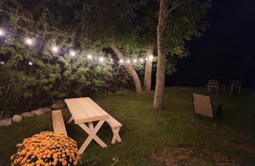 Saint-Jean-de-l'lle-d'Orleans Ski Chalet | Waterfront house