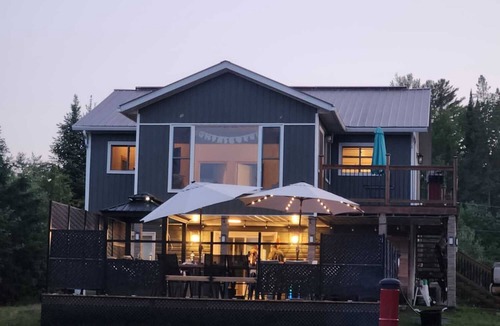 North Algona Wilberforce House | Waterfront House, Privacy, Outside Hot Tub&Barrel Sauna, WiFi, Fishing, Kayaking