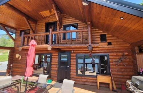 Birch Island House | Waterfront Log Cabin near Kenora, Ontario