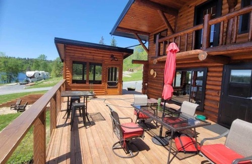 Birch Island House | Waterfront Log Cabin near Kenora, Ontario