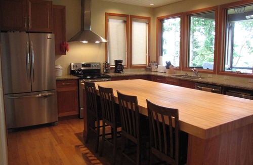 Youbou House | Waterfront on Lake Cowichan - Available from April 15, 2026 to June 19, 2026.