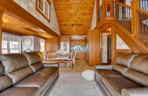 Town of Varick House | Waterfront Romulus Getaway w/Private Dock!