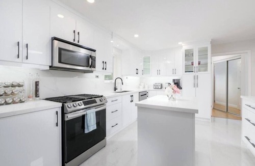 Stokes Bay Cottage | Waterfront | Sauna | Kayaks | Sunsets | Dog Run