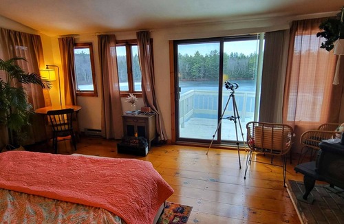 Springfield Cabin | Waterfront Ski Resort Cottage, Arcade Game, Winter Sanctuary