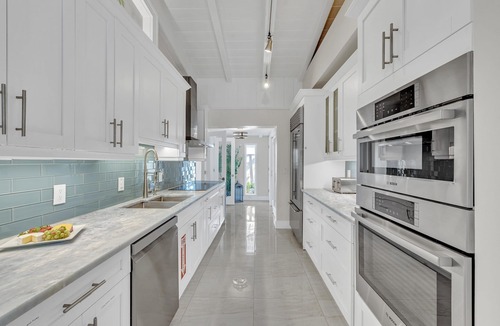 Birch Park Finger Streets House | Waterfront/Steps to Beach/Heated Pool/Casablanca Key/Residence