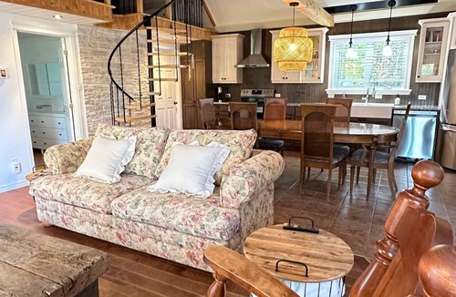 Weedon Ski Chalet | Waterfront- The Happiness Retreat