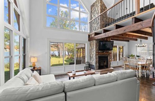 Saint-Raymond Ski Chalet | Waterfront with VIEW and SPA