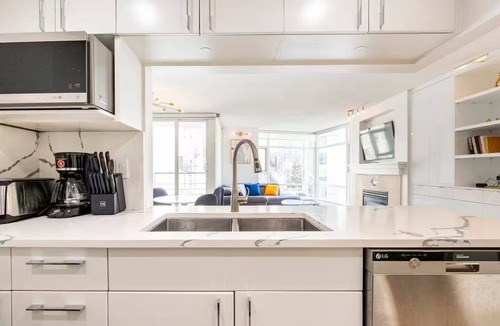 Yaletown Condo | WaterView, 2 Bdrm, 2 bath, Gym, Pool
