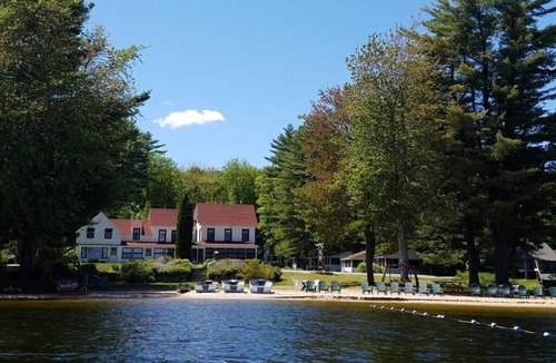 North Sebago Cottage | Waterview Cottage-Private Beach-Pets Welcome - Round Table Lodge, Sebago, Maine