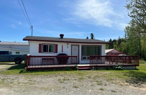 Wawa Hotel | Wawa Northern Lights Motel and Chalets