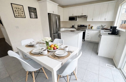 Mount Pleasant House | Wedding & Group | 4-BDRM | Spacious-Elegant-Private