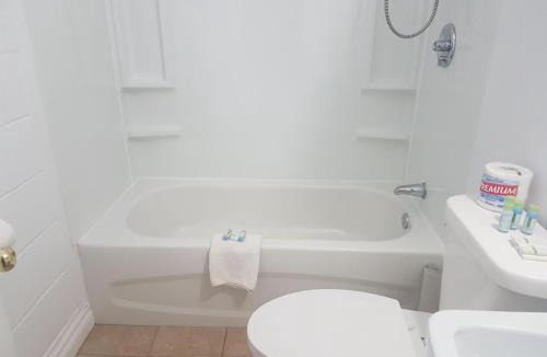 Pincher Creek Hotel | West Castle Motel