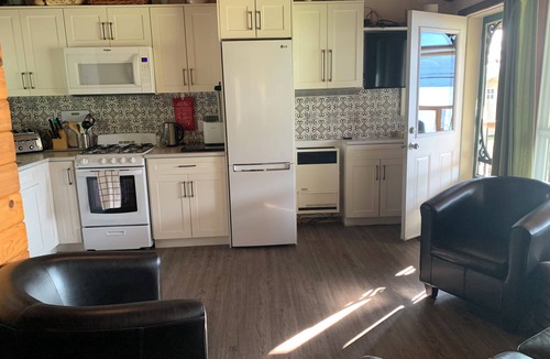 Blind Bay Cottage | West facing Waterfront Cottage w/private beach & buoy & dock access