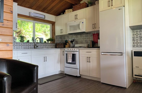 Blind Bay Cottage | West facing Waterfront Cottage w/private beach & buoy & dock access
